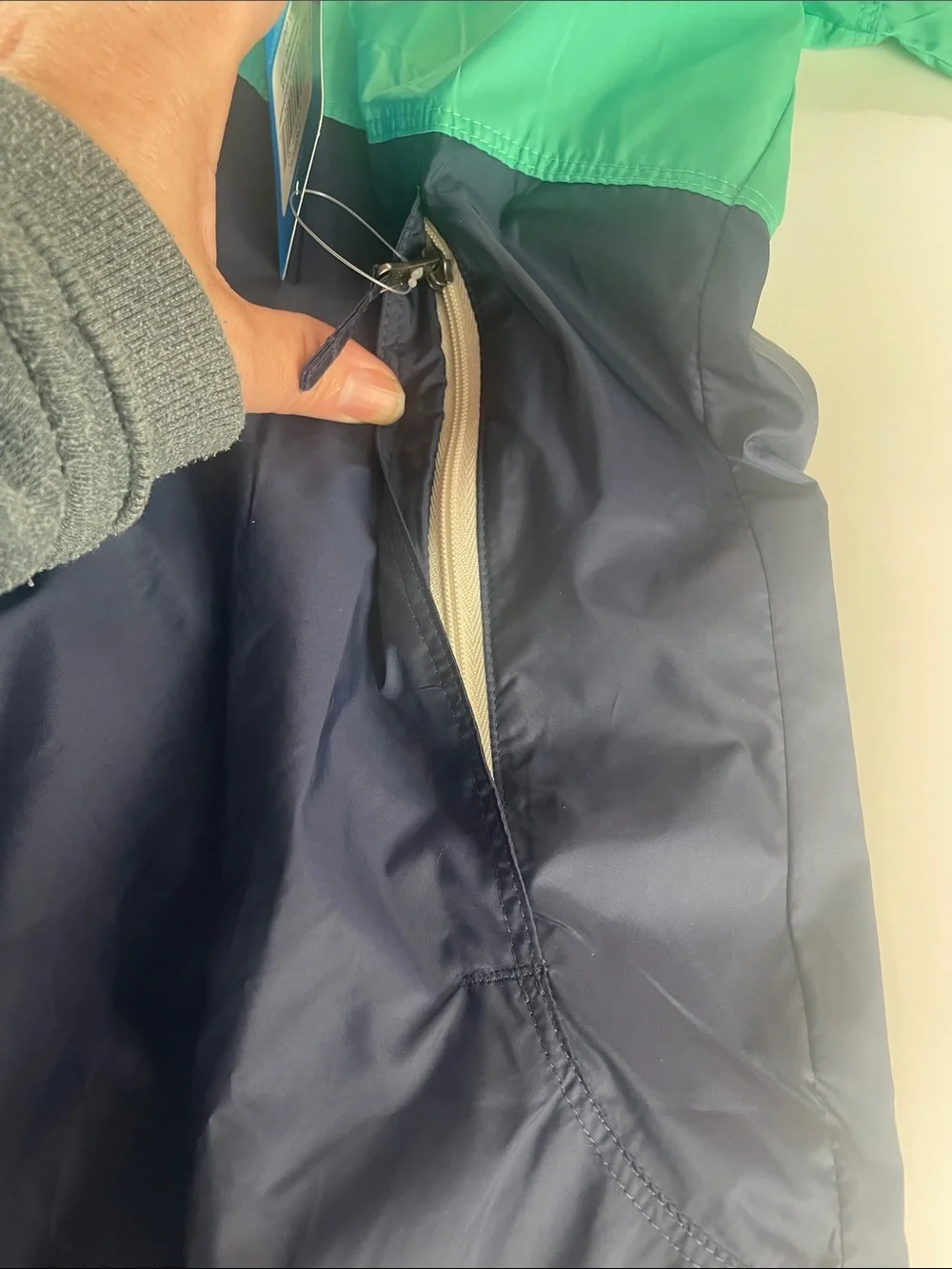 Columbia lightweight windbreaker